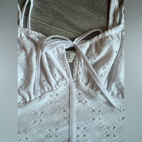 jolie and joy corset style milkmaid cropped tank top in white. Size L - Picture 4 of 5